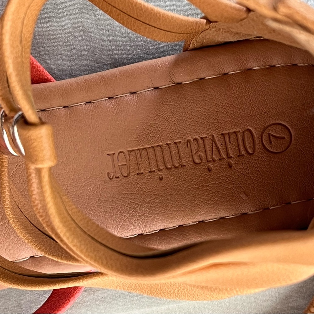 Stylish Gold and Tan Strappy Sandals - Picture 3 of 4